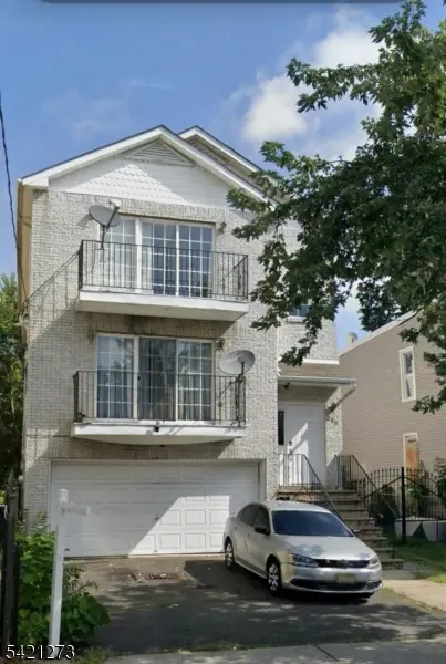 303-305 W Runyon St, Newark City, NJ 07108