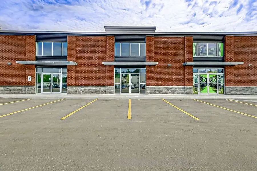 472 Taunton RD W #3, Oshawa, ON L1L 0N8