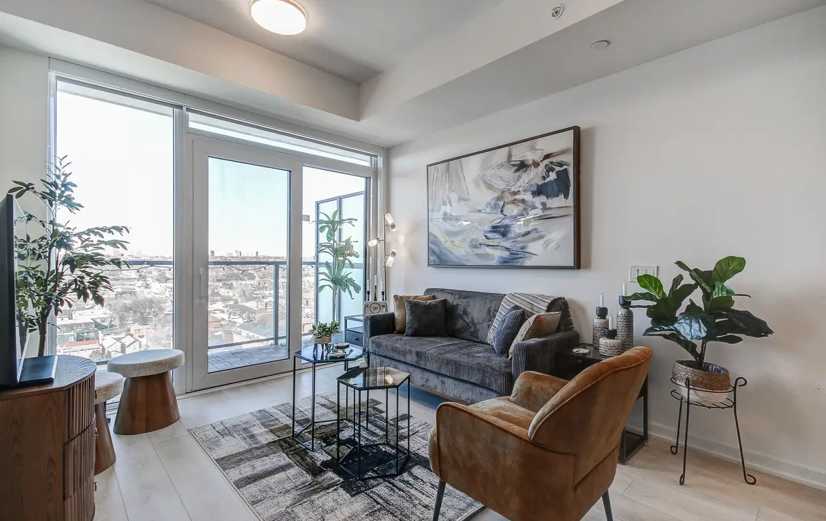 1285 Dupont ST #1305, Toronto W02, ON M6H 0E3