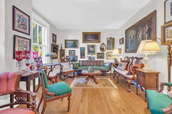 515 E Davenport St, Iowa City, IA 52245