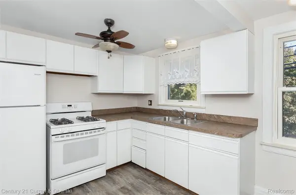 15704 Cleveland AVE, Allen Park, MI 48101