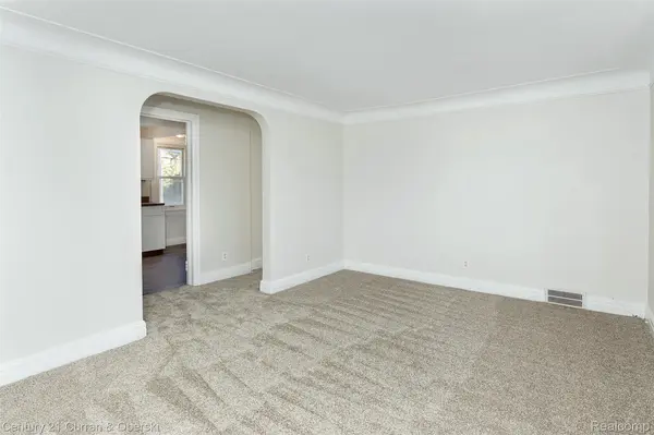 15704 Cleveland AVE, Allen Park, MI 48101