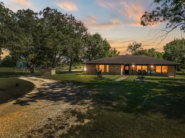 821 E Stegall Road, Robinson, TX 76706