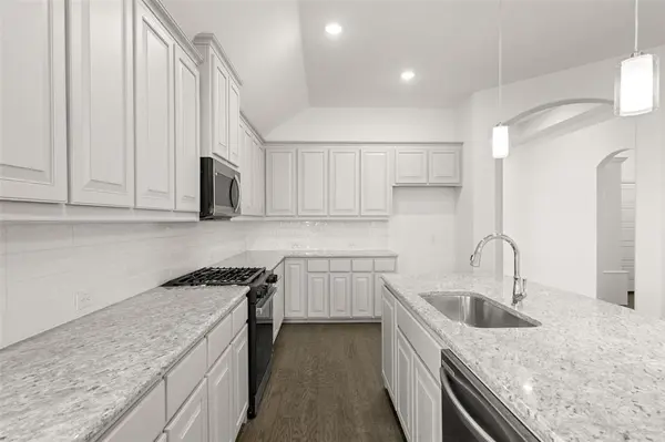 7745 Gatevine Avenue, Joshua, TX 76058