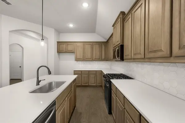 7712 Gatevine Avenue, Joshua, TX 76058