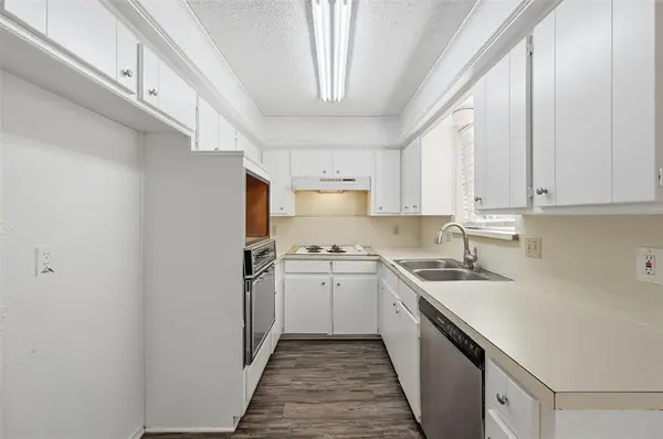 104 Mesa Drive, Glenn Heights, TX 75154