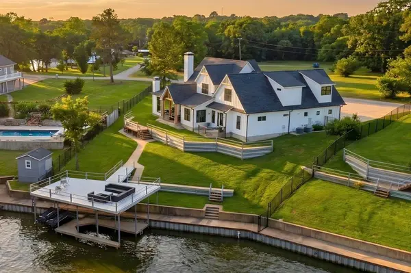 205 Oak Creek Drive, Tool, TX 75143