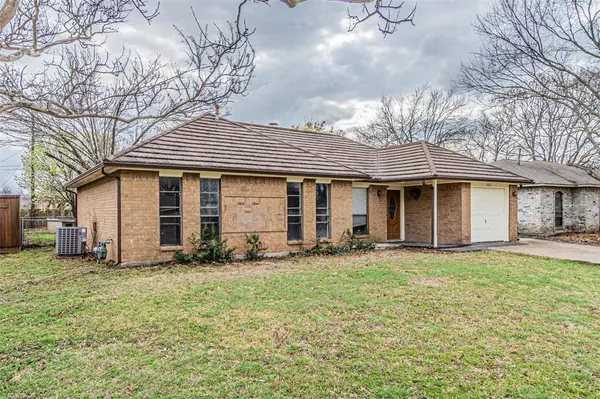 302 West Court, Glenn Heights, TX 75154