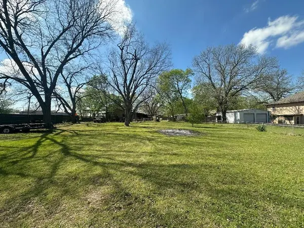 302 N Commercial Street, Bells, TX 75414