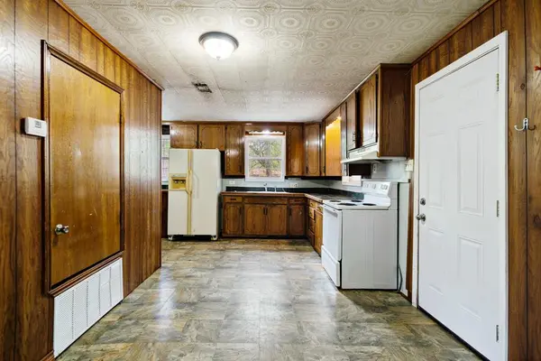 1363 Pine Bluff Street, Paris, TX 75460