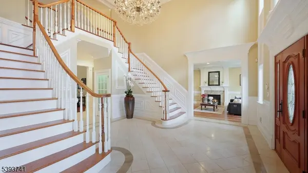 115 Old Somerset Rd, Watchung Boro, NJ 07069