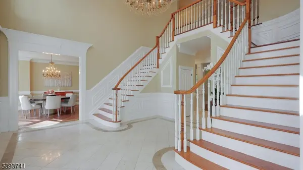 115 Old Somerset Rd, Watchung Boro, NJ 07069