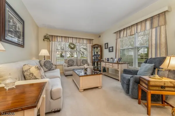 95 Kensington Cir, White Twp., NJ 07823