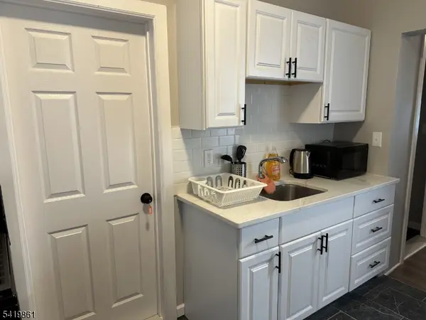 34 Duryea St, Newark City, NJ 07103