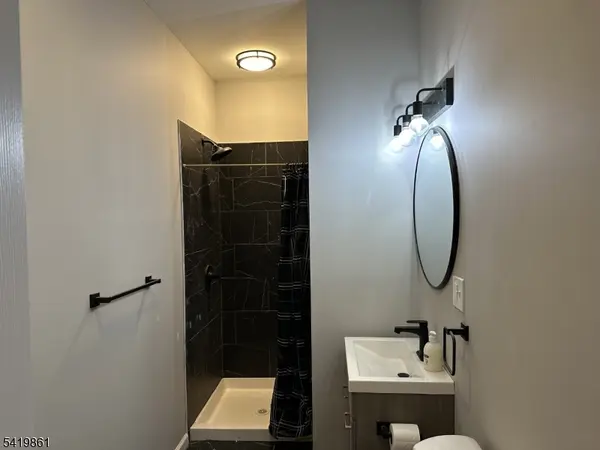 34 Duryea St, Newark City, NJ 07103