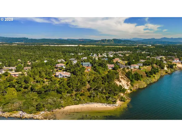 53 SHORELINE DR, Florence, OR 97439