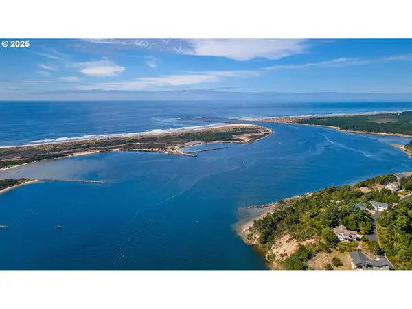 53 SHORELINE DR, Florence, OR 97439