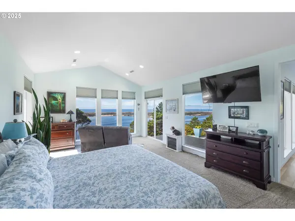 53 SHORELINE DR, Florence, OR 97439