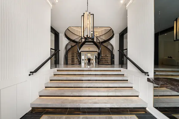 192 Lord Seaton RD, Toronto C12, ON M2P 1K9