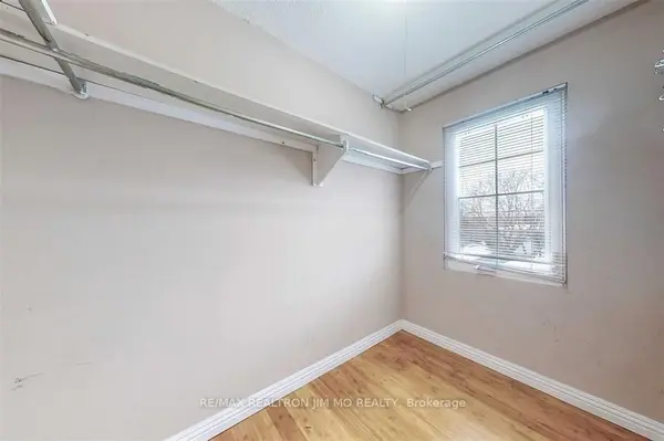 34 Ponymill DR, Toronto E07, ON M1V 2Y1