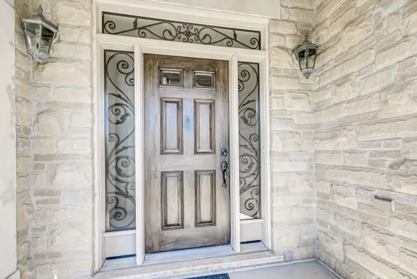 246 Hansard DR, Vaughan, ON L4H 0W1