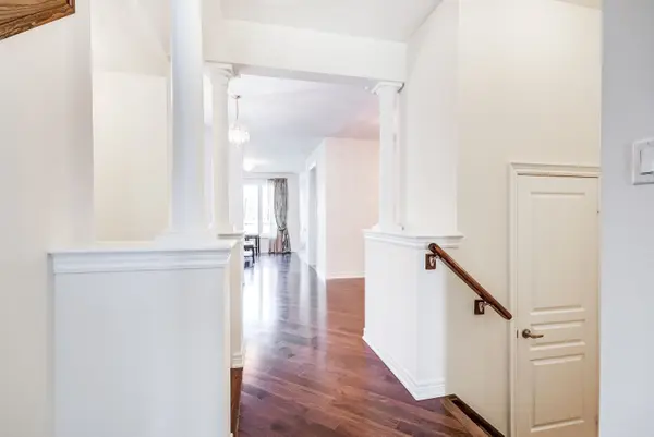 246 Hansard DR, Vaughan, ON L4H 0W1