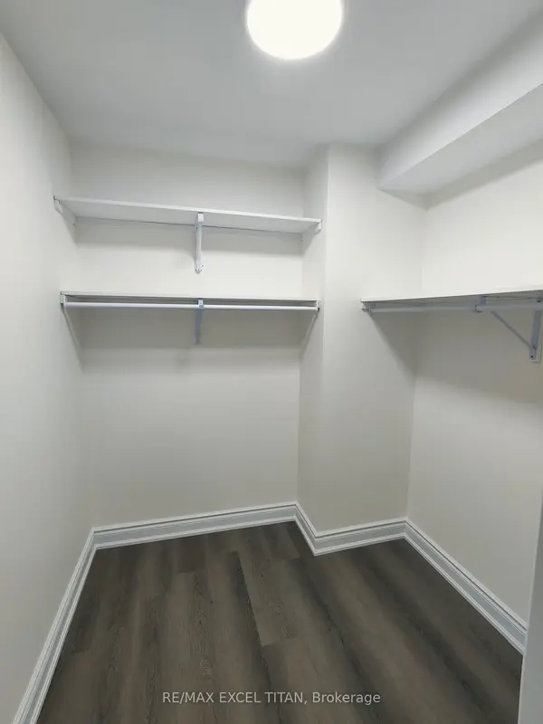 460 Mactier DR, Vaughan, ON L4H 4L8