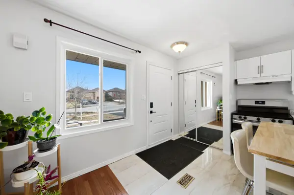 27 Athabaska RD, Barrie, ON L4N 8C9