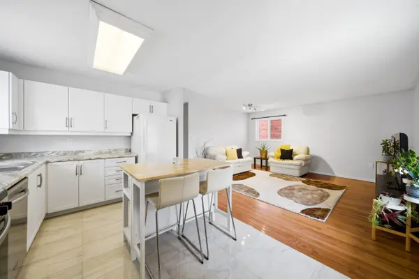 27 Athabaska RD, Barrie, ON L4N 8C9