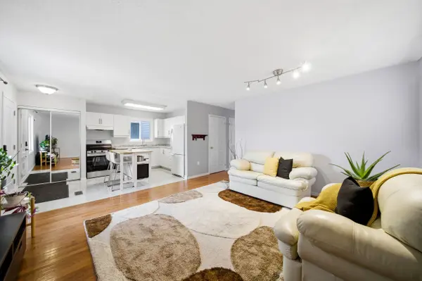 27 Athabaska RD, Barrie, ON L4N 8C9