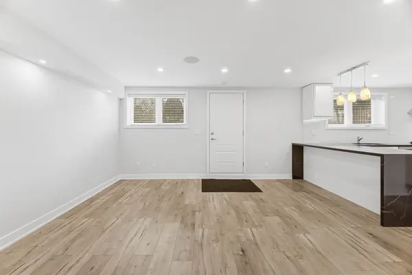 10 Boxwood RD, Toronto W08, ON M9C 2W5