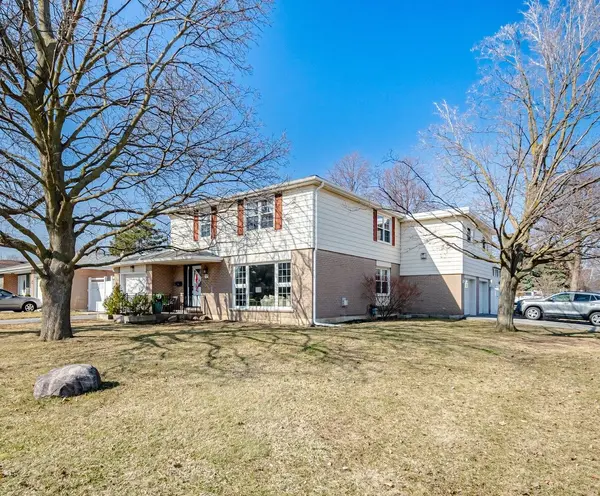 15 Braemar DR, Brampton, ON L6T 2L5