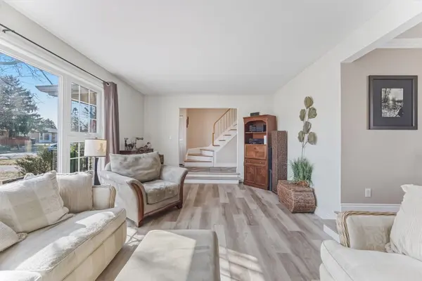 15 Braemar DR, Brampton, ON L6T 2L5