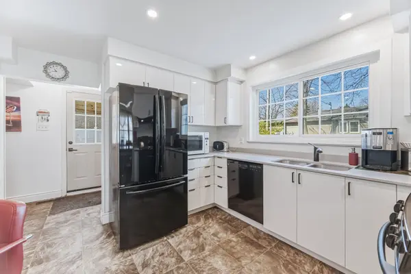 15 Braemar DR, Brampton, ON L6T 2L5