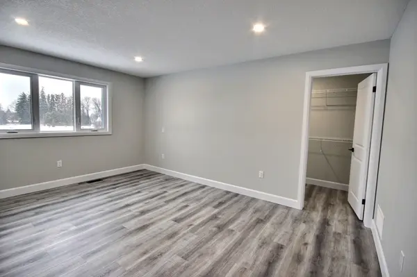 16 Roberts ST N, Huron East, ON N0G 1B0