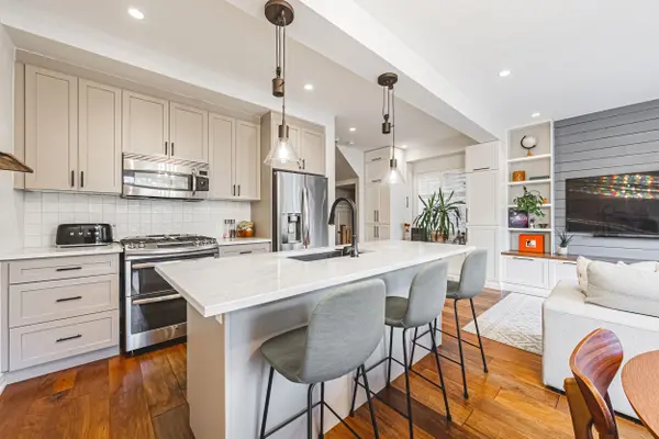 83 Southshore CRES, Hamilton, ON L8E 0J3