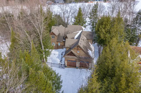 55 Clubhouse DR, Huntsville, ON P1H 1B1