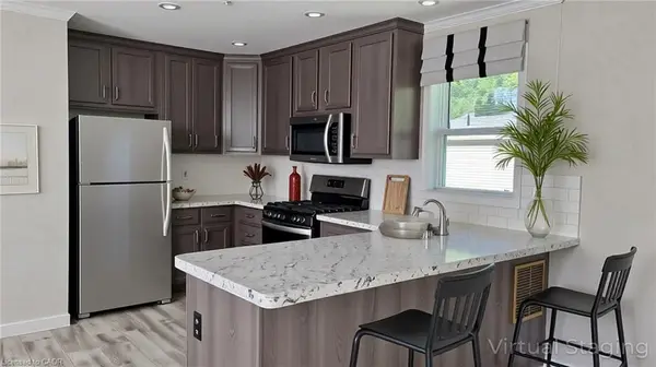 24 MacPherson CRES, Hamilton, ON N0B 2J0