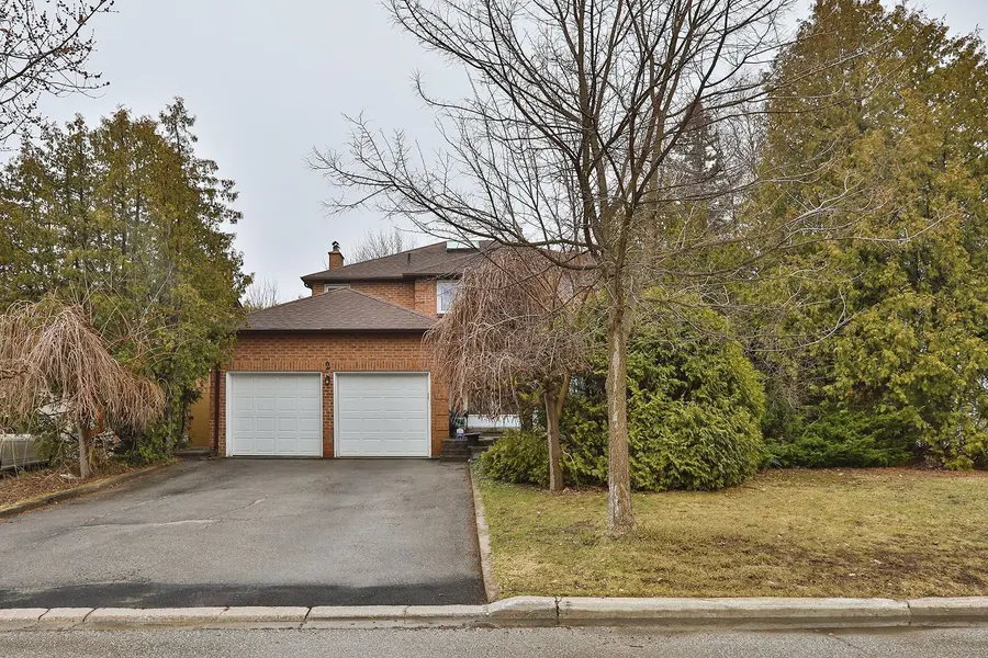 2 Mair CT, Richmond Hill, ON L4C 7S1