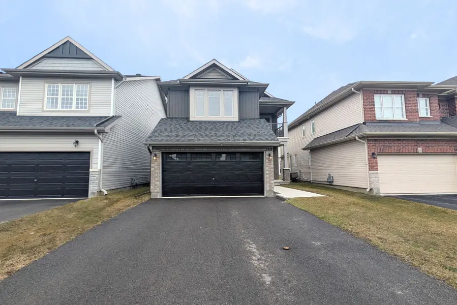 149 Minikan ST, Blossom Park - Airport And Area, ON K1X 0E5