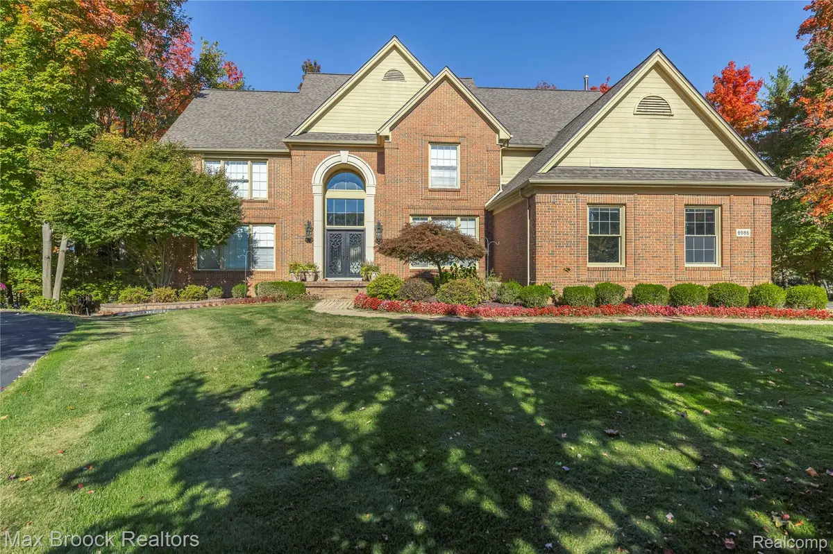 6986 Crosswell DR, West Bloomfield Charter Township, MI 48322