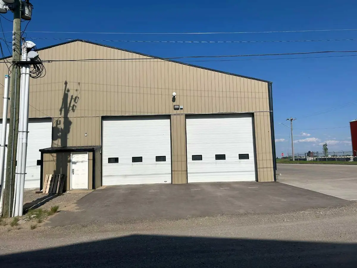 4218 46 AVE, Olds, AB T4H 1T9