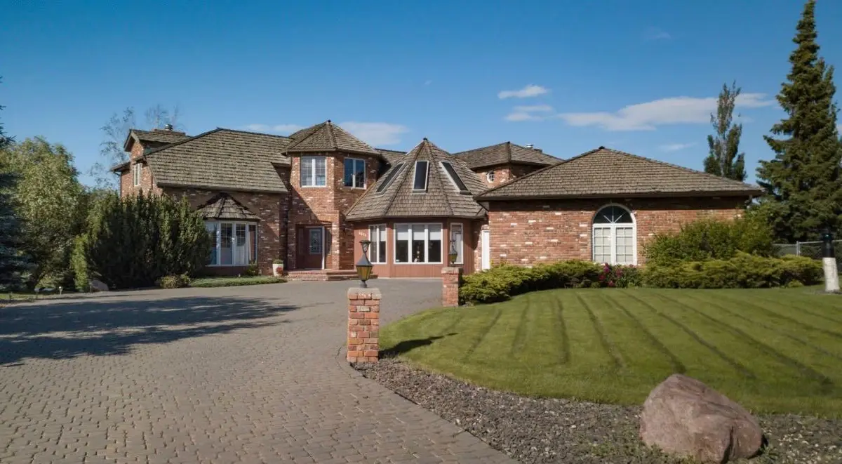 6804 42A AVE, Camrose, AB T4V 3S4