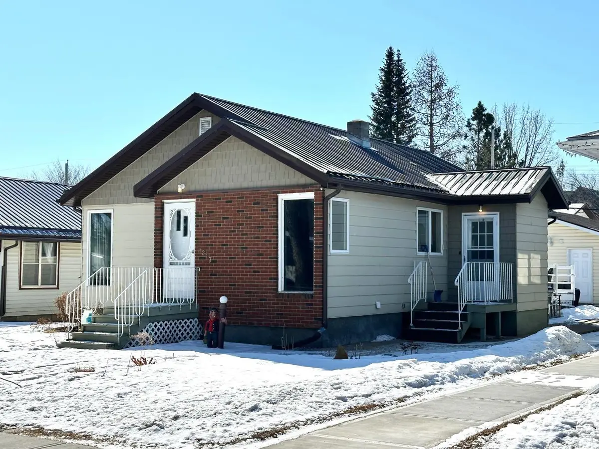 1217 4 AVE, Wainwright, AB T9W 1G7
