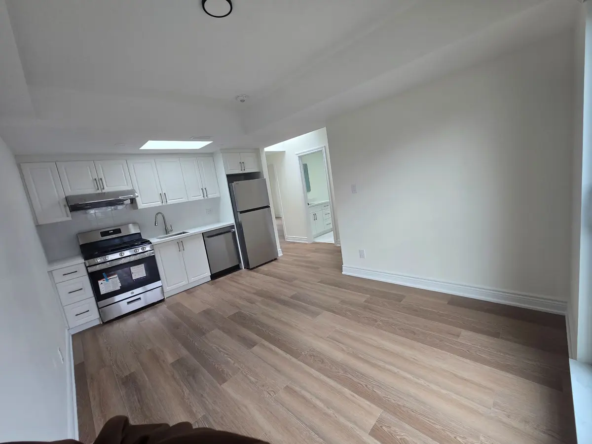 558 Spadina CRES #LanewayHse 2nd Flr, Toronto C01, ON M5S 2J9