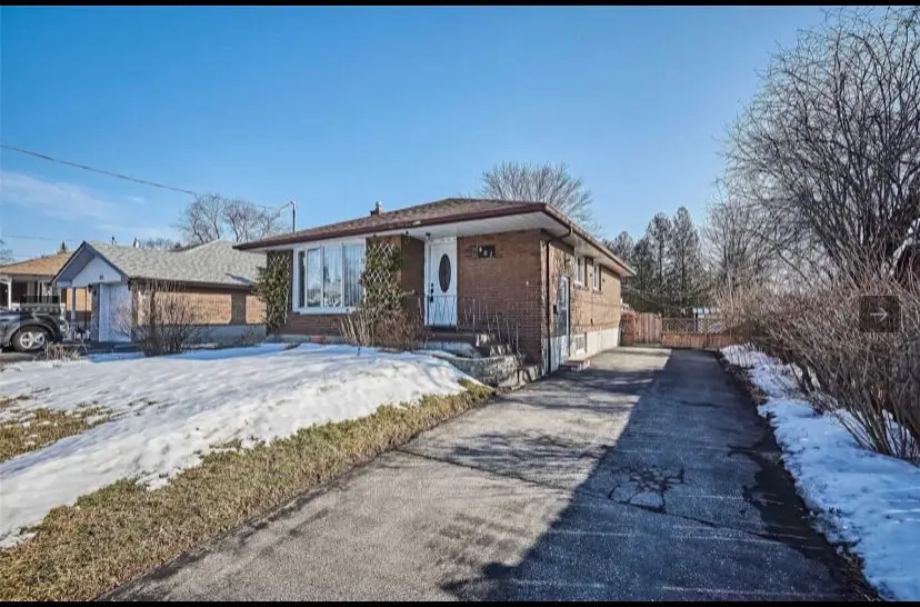 901 Crocus CRES, Whitby, ON L1N 2A8