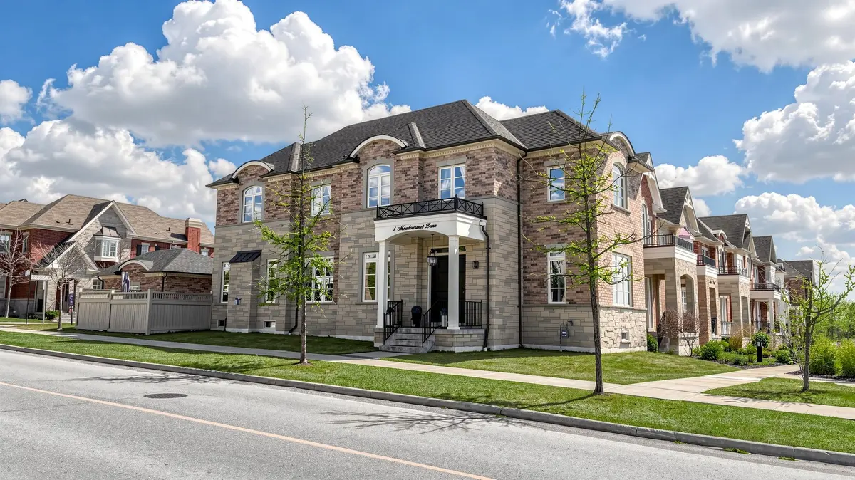 1 Meadowsweet LN, Richmond Hill, ON L4E 1B8