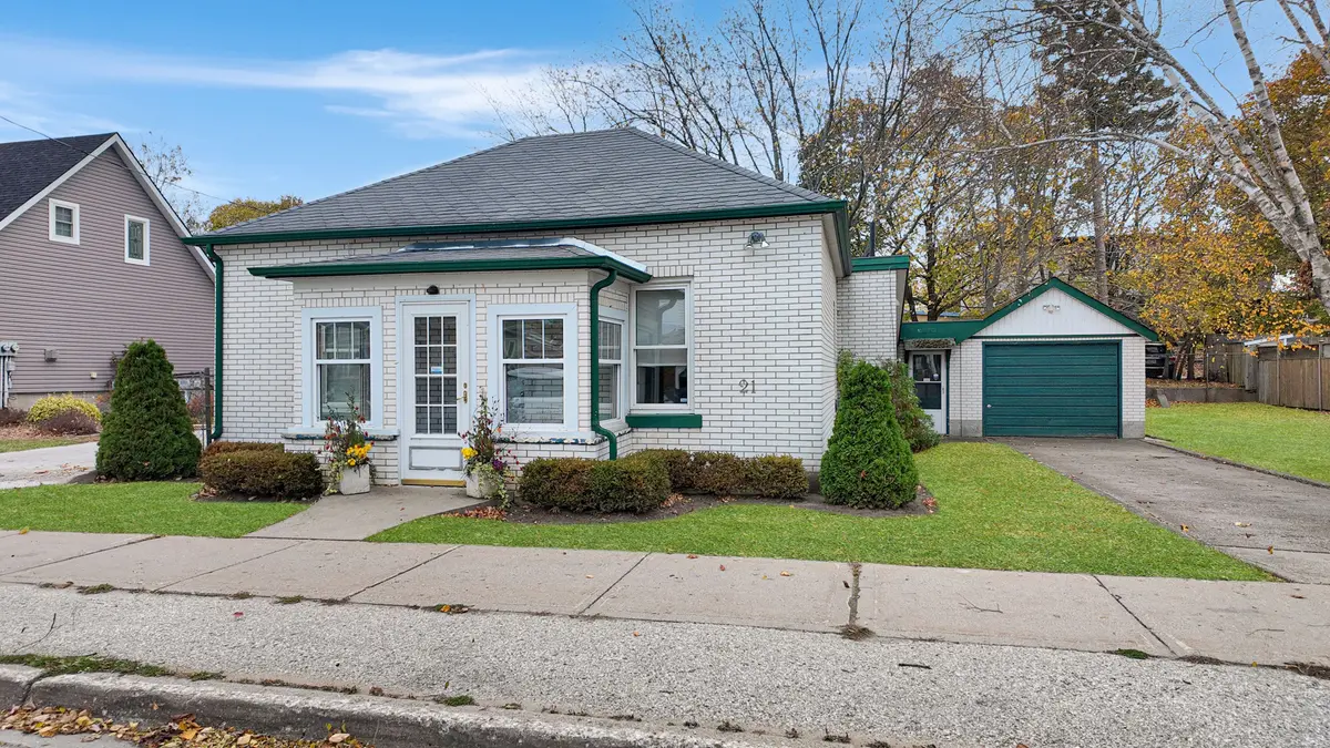 21 GROSVENOR ST N, Saugeen Shores, ON N0H 2L0