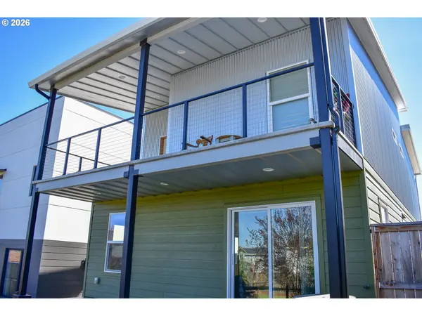 310 E RAPP RD, Talent, OR 97540