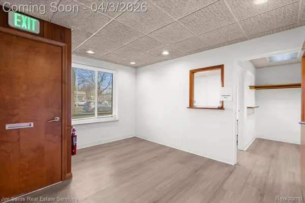 18514 Mack AVE #101, Grosse Pointe Farms, MI 48236